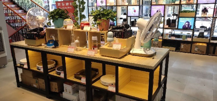 新疆塔城手机店主加盟京东专卖店 "破圈"边城困局